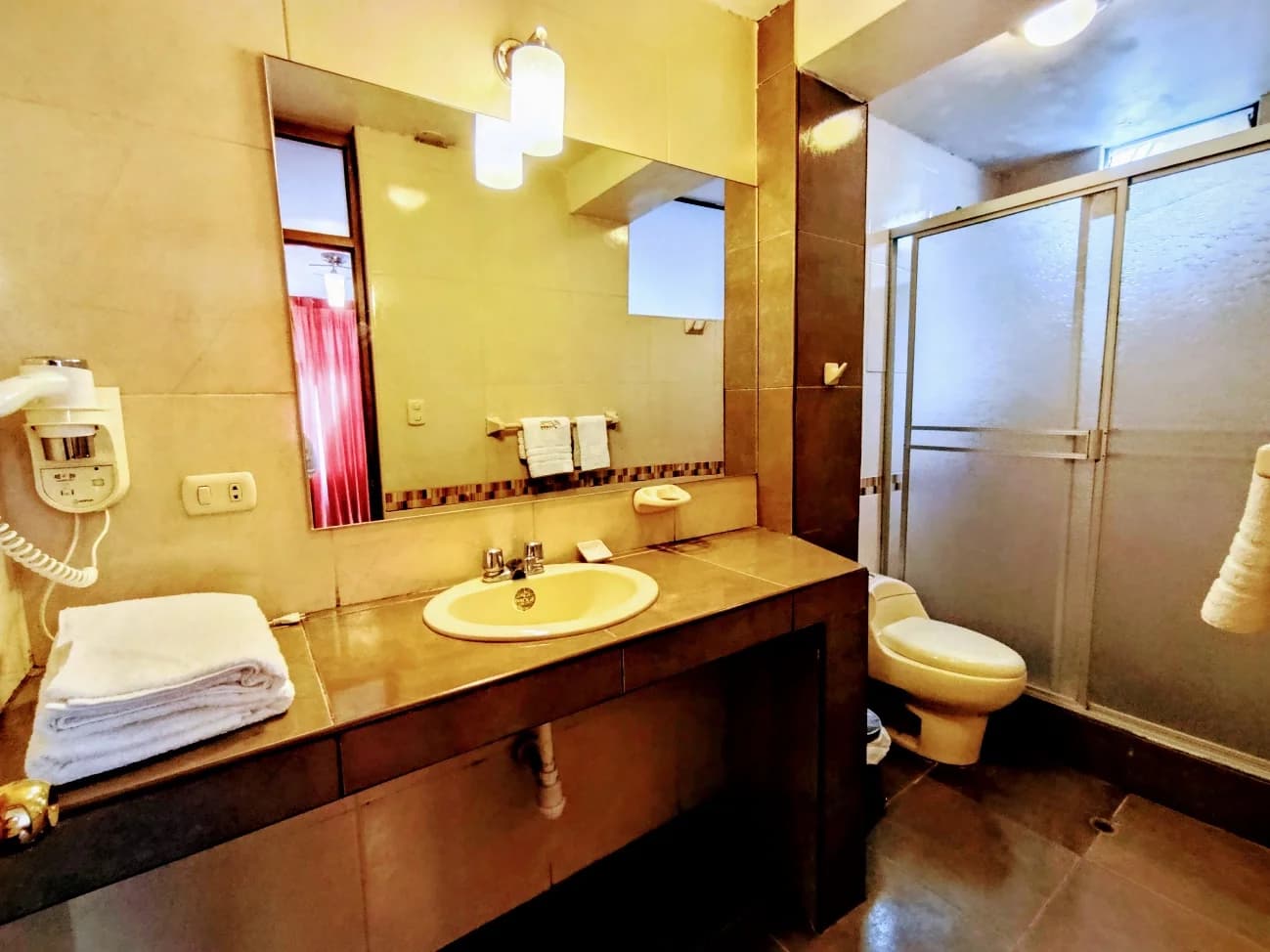 Baño y ducha de la Habitación Simple